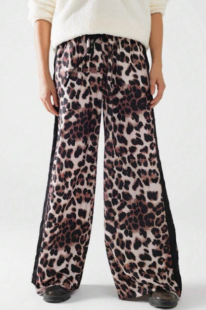Chic Leopard Print Relaxed Wide Leg Pants